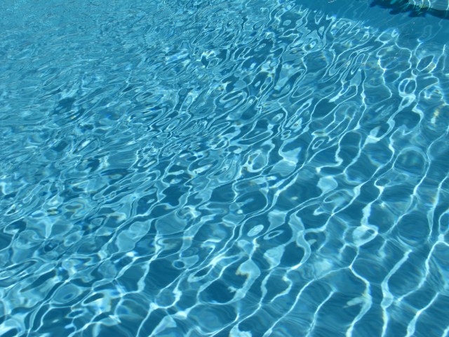 Shiny water-like silk