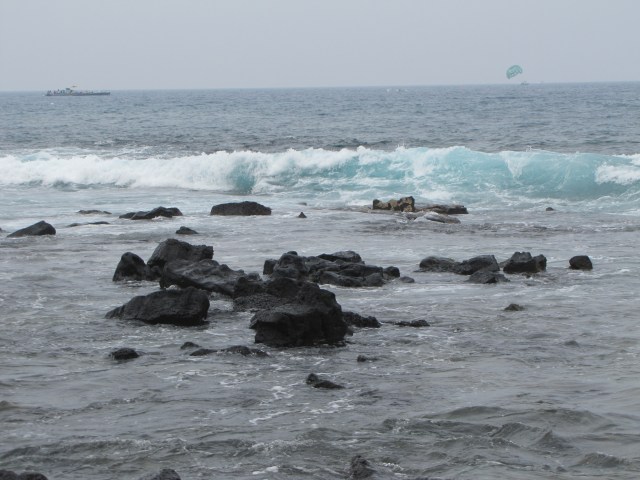 BlueWater-lava rocks-Hawaii beach