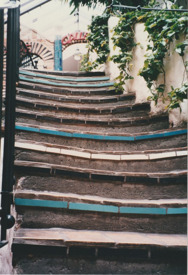 Steps to Hund Mall Vienna