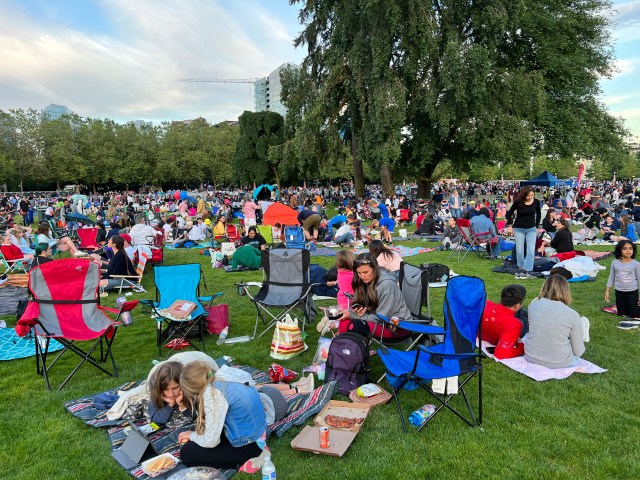 July 4 crowd Bellevue
