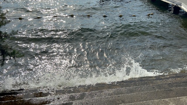 Splash-WavesAtChesterfieldBeachPark